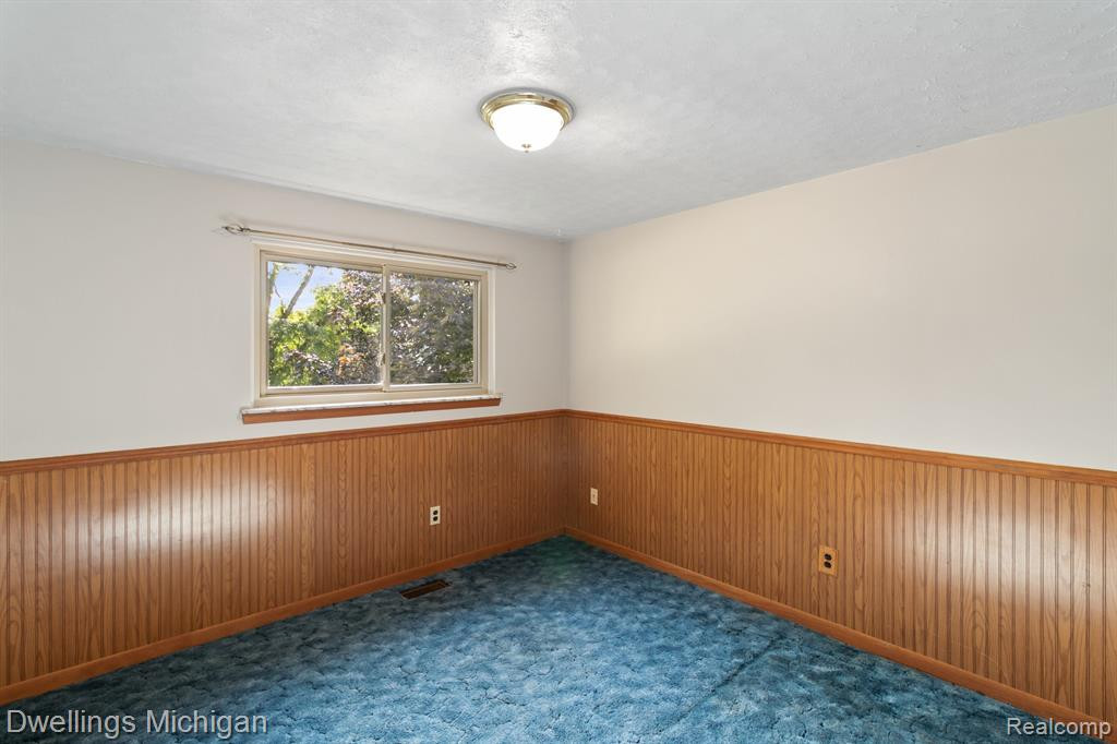 5859 HUNTINGTON Drive, Ypsilanti, MI 48197 — Photo 22