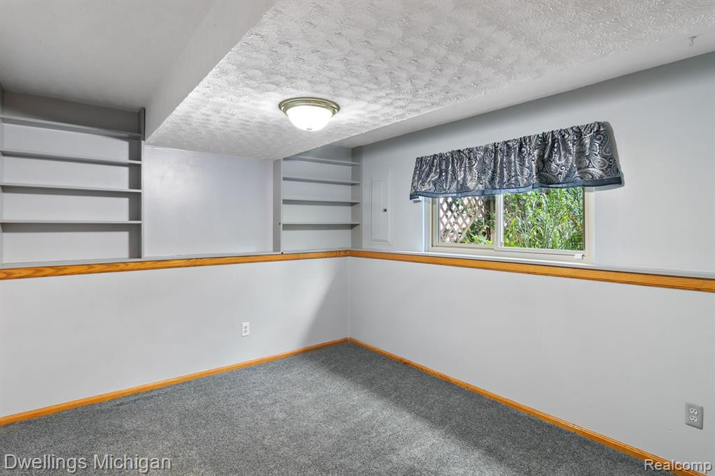 5859 HUNTINGTON Drive, Ypsilanti, MI 48197 — Photo 24