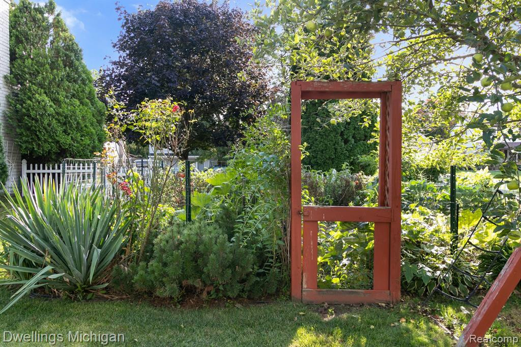 5859 HUNTINGTON Drive, Ypsilanti, MI 48197 — Photo 32