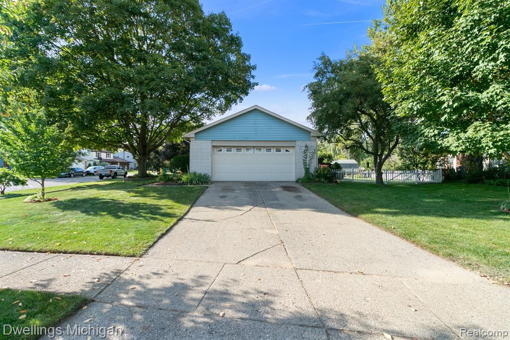 5859 HUNTINGTON Drive, Ypsilanti, MI 48197 — Photo 35