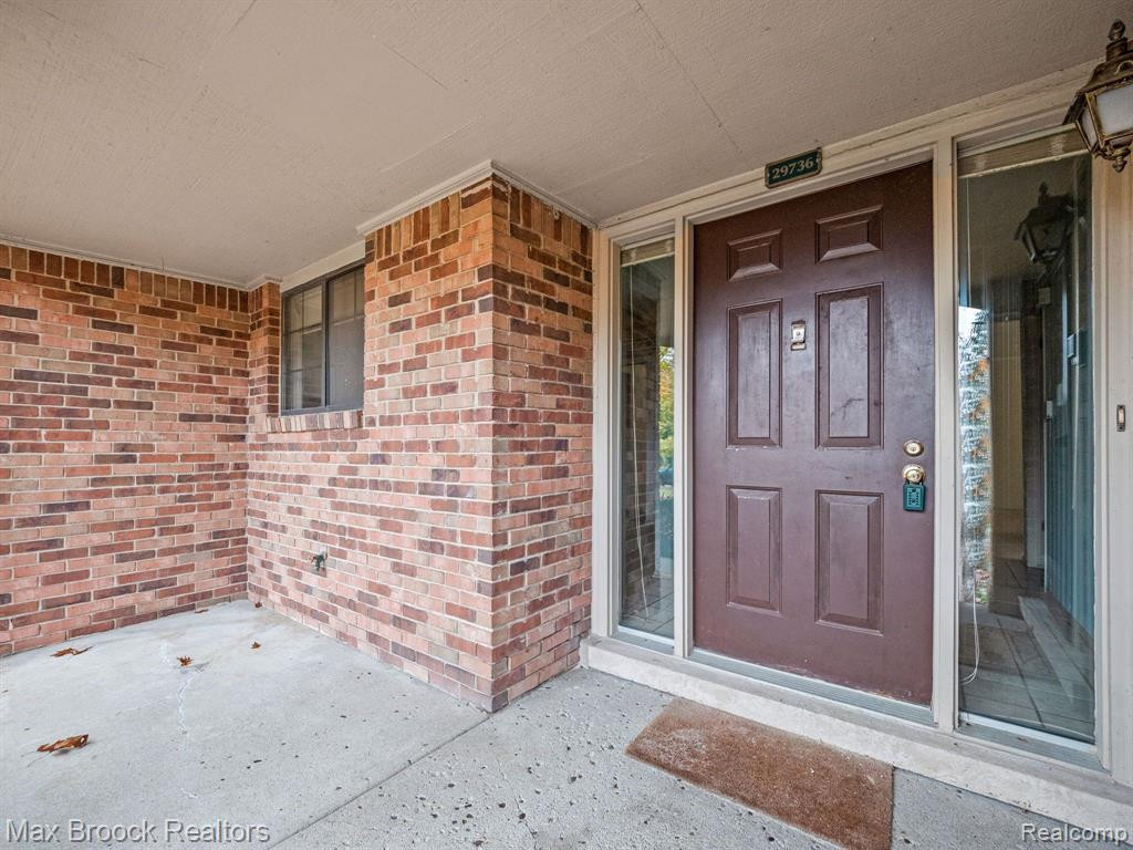 29736 PINE RIDGE Circle, Farmington Hills, MI 48331 — Photo 5