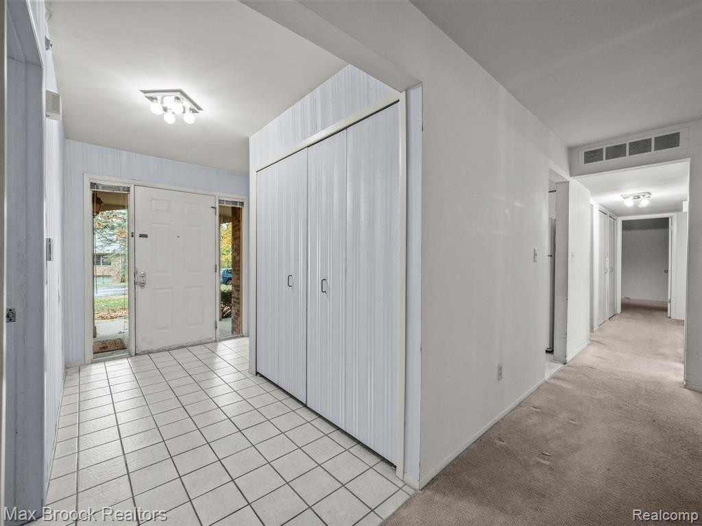29736 PINE RIDGE Circle, Farmington Hills, MI 48331 — Photo 6