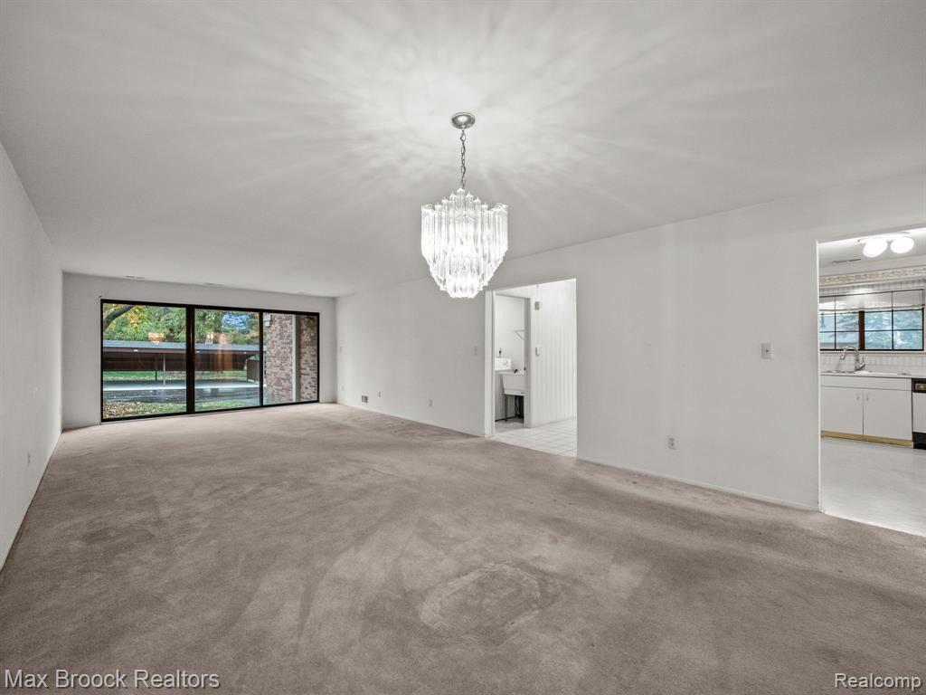 29736 PINE RIDGE Circle, Farmington Hills, MI 48331 — Photo 7