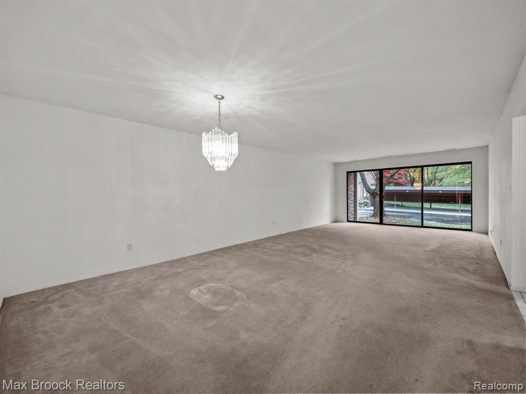 29736 PINE RIDGE Circle, Farmington Hills, MI 48331 — Photo 8