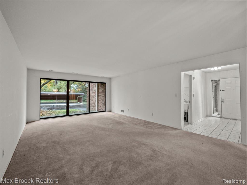 29736 PINE RIDGE Circle, Farmington Hills, MI 48331 — Photo 9