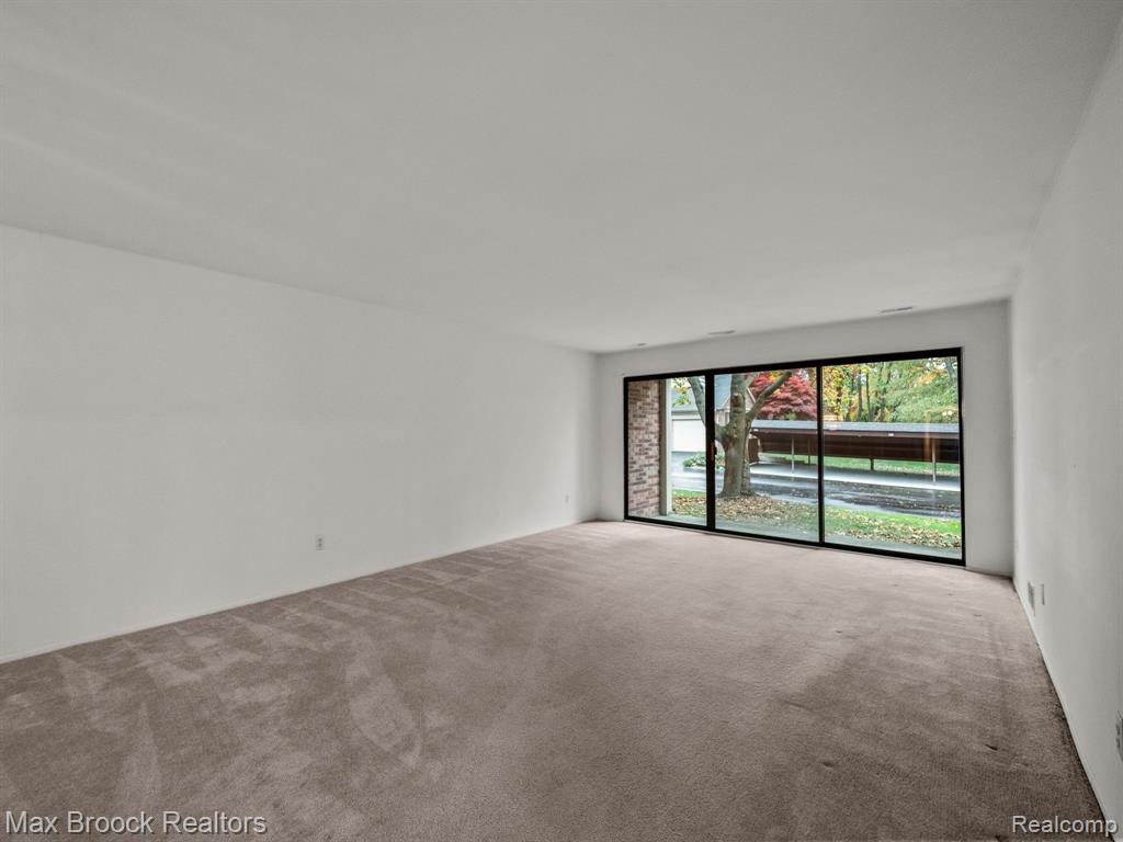 29736 PINE RIDGE Circle, Farmington Hills, MI 48331 — Photo 10