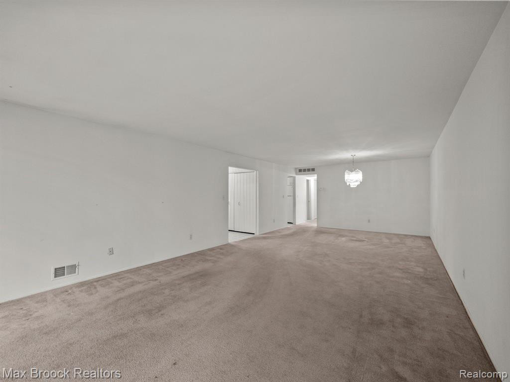 29736 PINE RIDGE Circle, Farmington Hills, MI 48331 — Photo 11