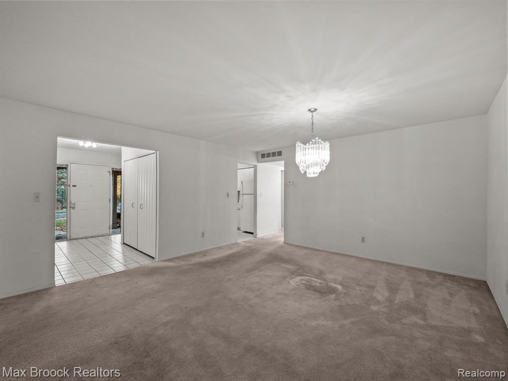 29736 PINE RIDGE Circle, Farmington Hills, MI 48331 — Photo 12