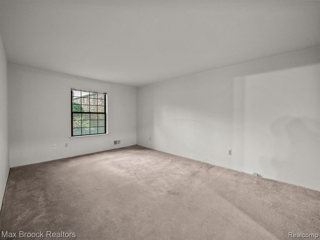 29736 PINE RIDGE Circle, Farmington Hills, MI 48331 — Photo 17