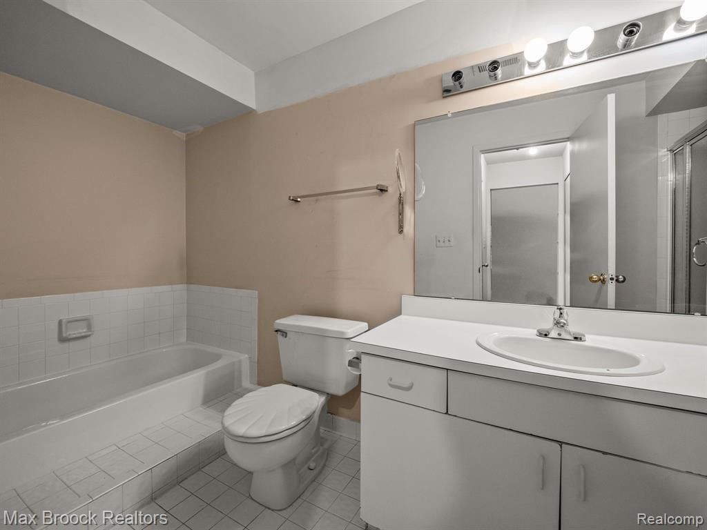 29736 PINE RIDGE Circle, Farmington Hills, MI 48331 — Photo 20