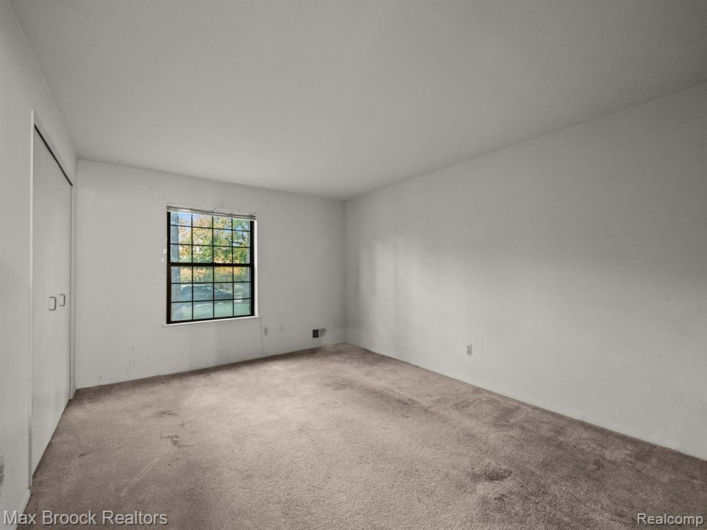 29736 PINE RIDGE Circle, Farmington Hills, MI 48331 — Photo 22