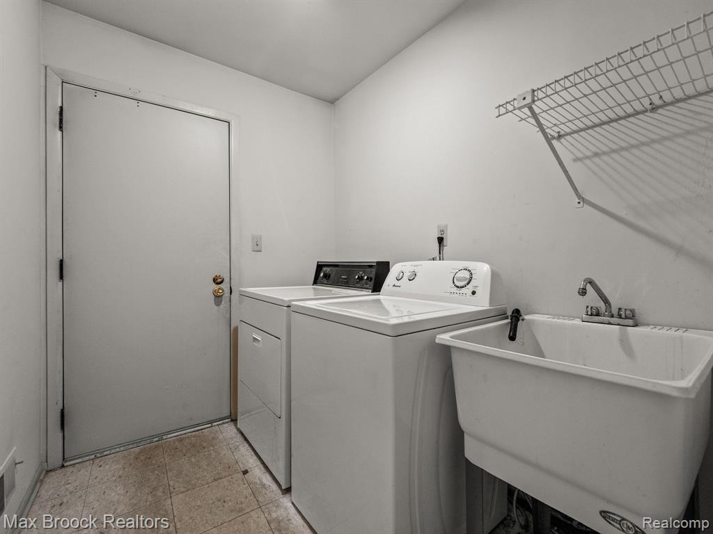 29736 PINE RIDGE Circle, Farmington Hills, MI 48331 — Photo 24