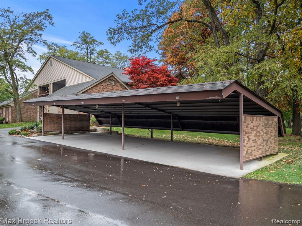 29736 PINE RIDGE Circle, Farmington Hills, MI 48331 — Photo 27