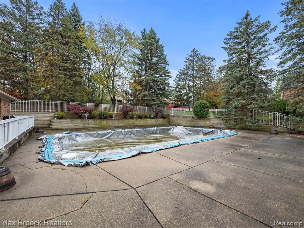 29736 PINE RIDGE Circle, Farmington Hills, MI 48331 — Photo 29