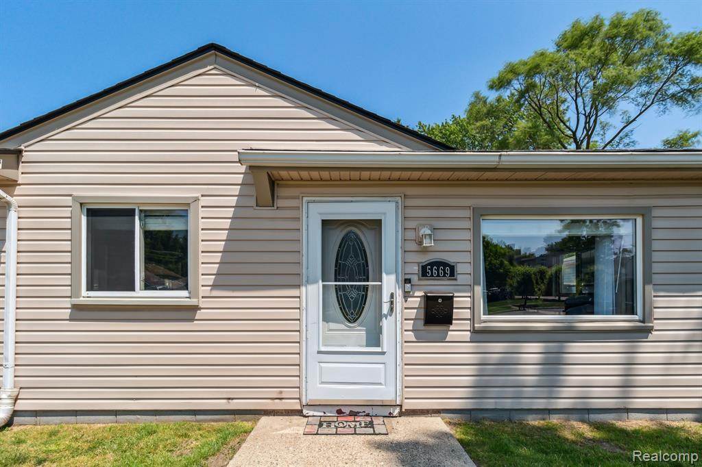 5669 KATHERINE Street, Dearborn Heights, MI 48125 — Photo 2