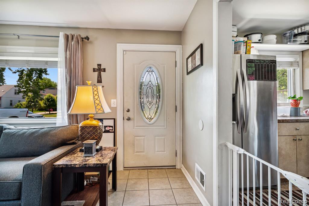 5669 KATHERINE Street, Dearborn Heights, MI 48125 — Photo 4
