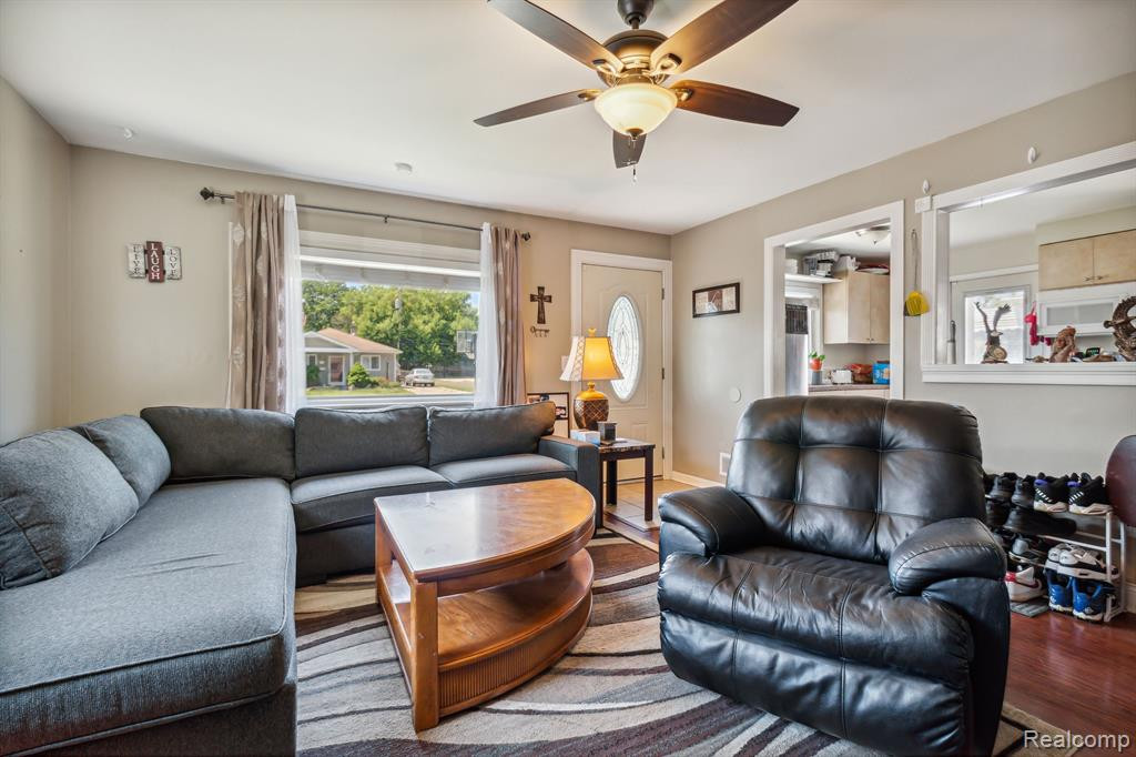 5669 KATHERINE Street, Dearborn Heights, MI 48125 — Photo 5