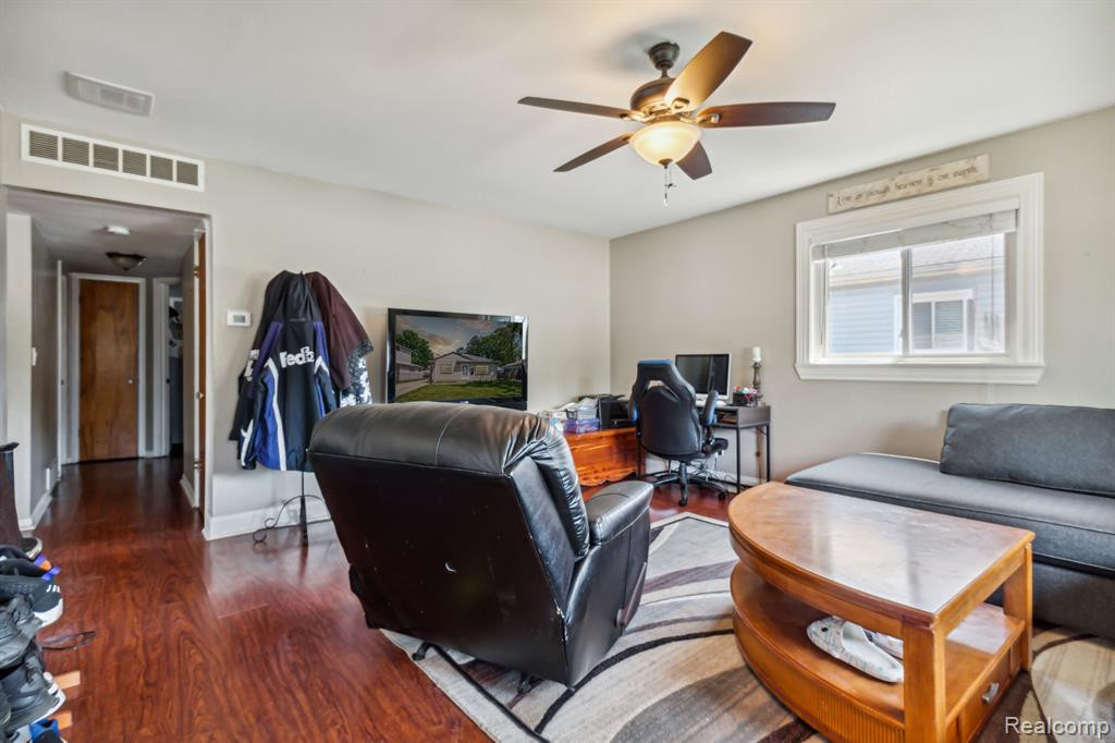 5669 KATHERINE Street, Dearborn Heights, MI 48125 — Photo 6