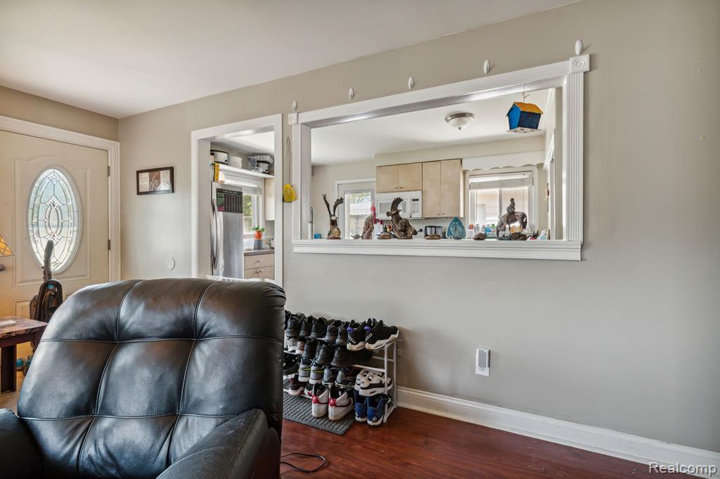 5669 KATHERINE Street, Dearborn Heights, MI 48125 — Photo 7