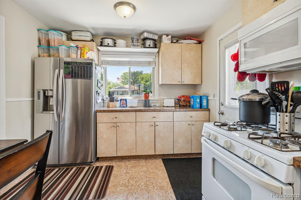 5669 KATHERINE Street, Dearborn Heights, MI 48125 — Photo 10