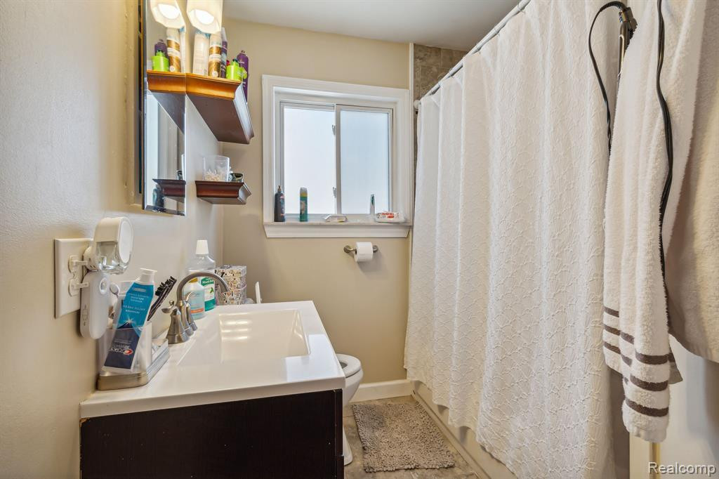 5669 KATHERINE Street, Dearborn Heights, MI 48125 — Photo 15