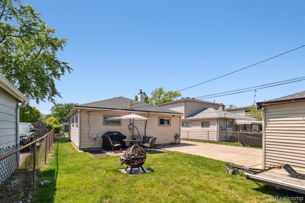 5669 KATHERINE Street, Dearborn Heights, MI 48125 — Photo 19