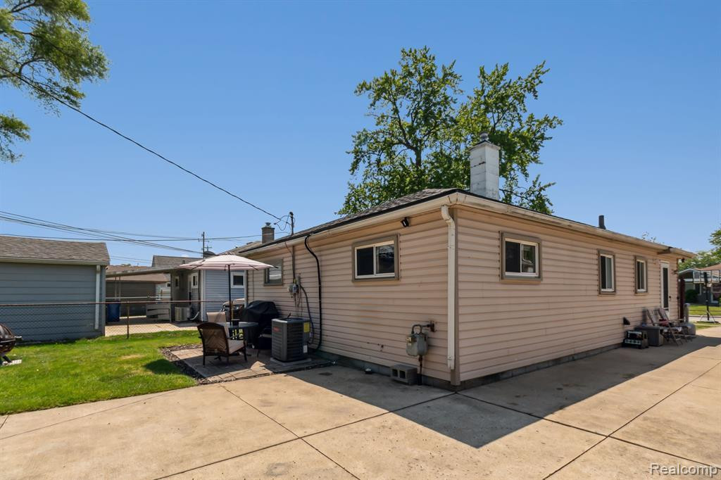 5669 KATHERINE Street, Dearborn Heights, MI 48125 — Photo 20