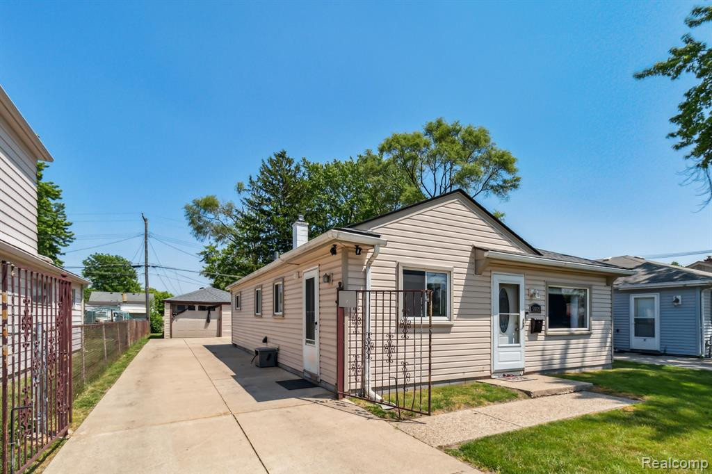 5669 KATHERINE Street, Dearborn Heights, MI 48125 — Photo 22