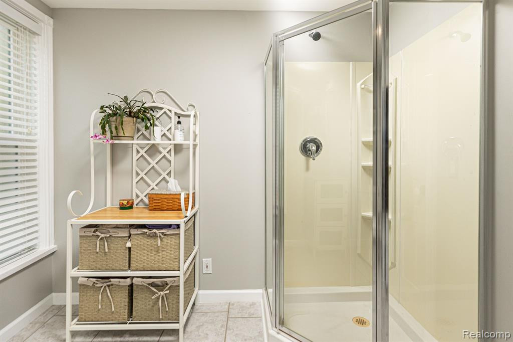 246 W FLINT Street, Lake Orion, MI 48362 — Photo 7