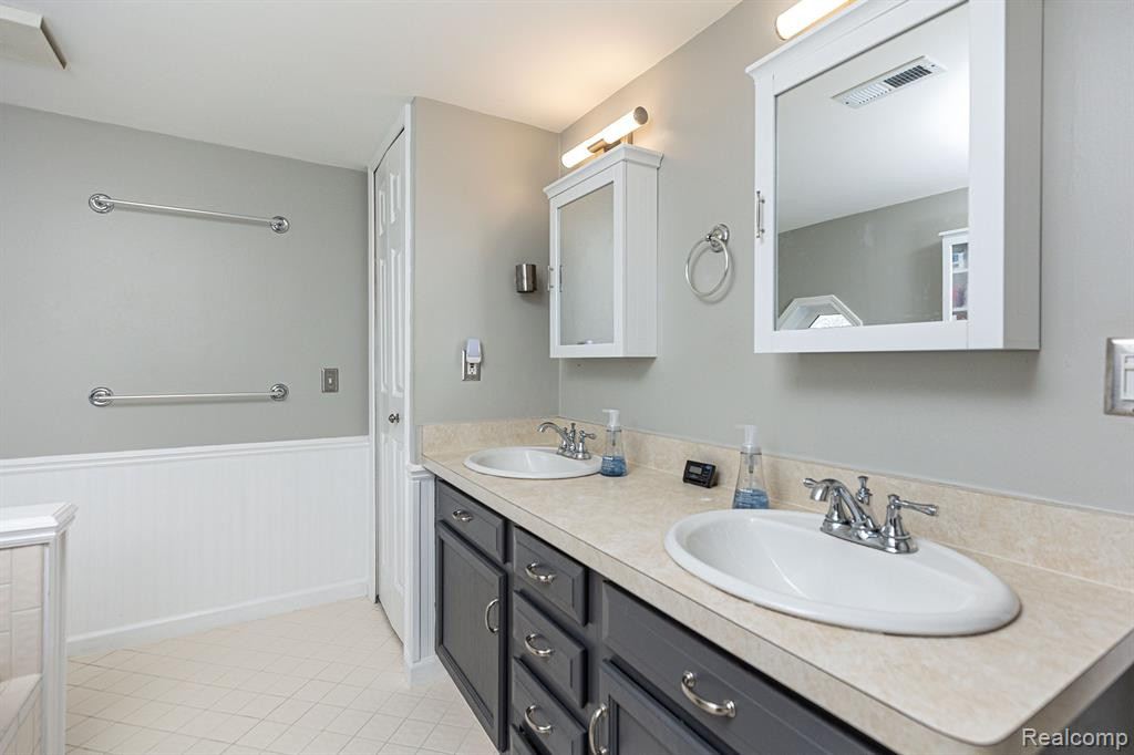 246 W FLINT Street, Lake Orion, MI 48362 — Photo 17