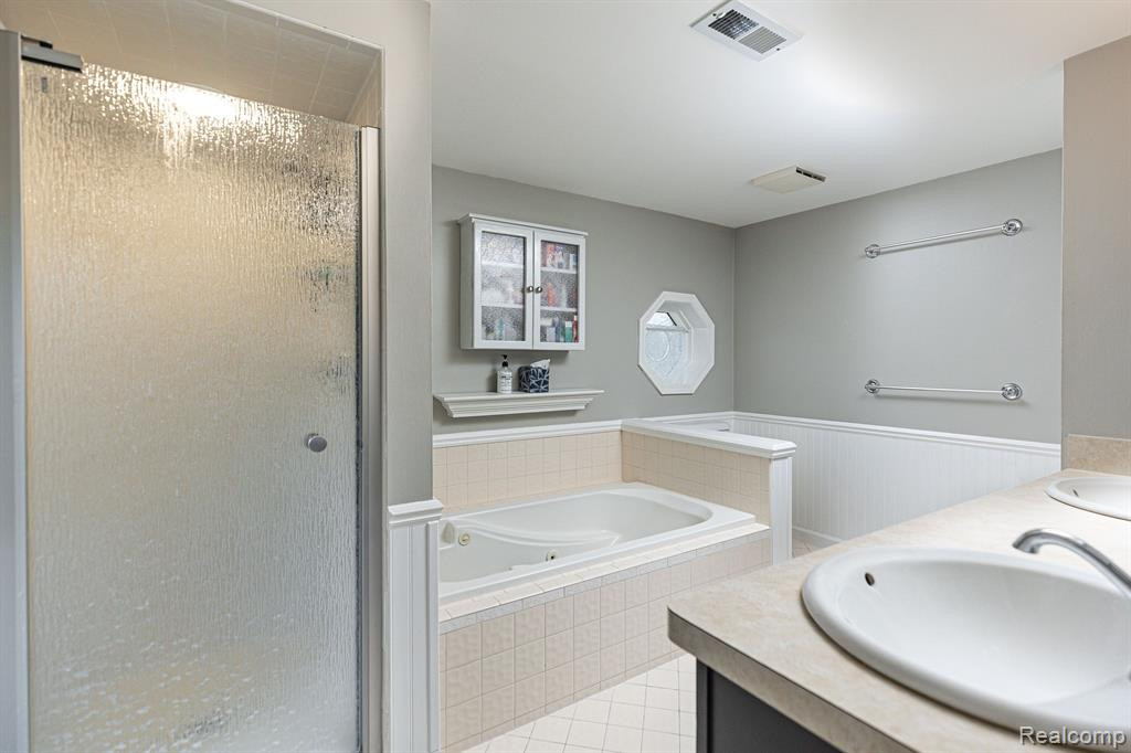246 W FLINT Street, Lake Orion, MI 48362 — Photo 18