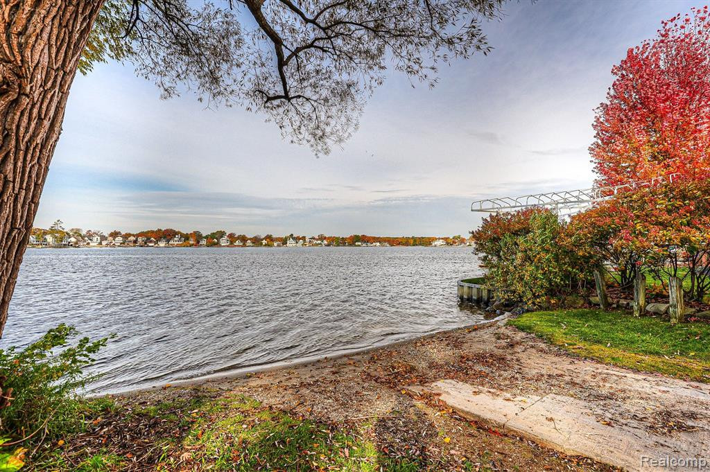 246 W FLINT Street, Lake Orion, MI 48362 — Photo 28