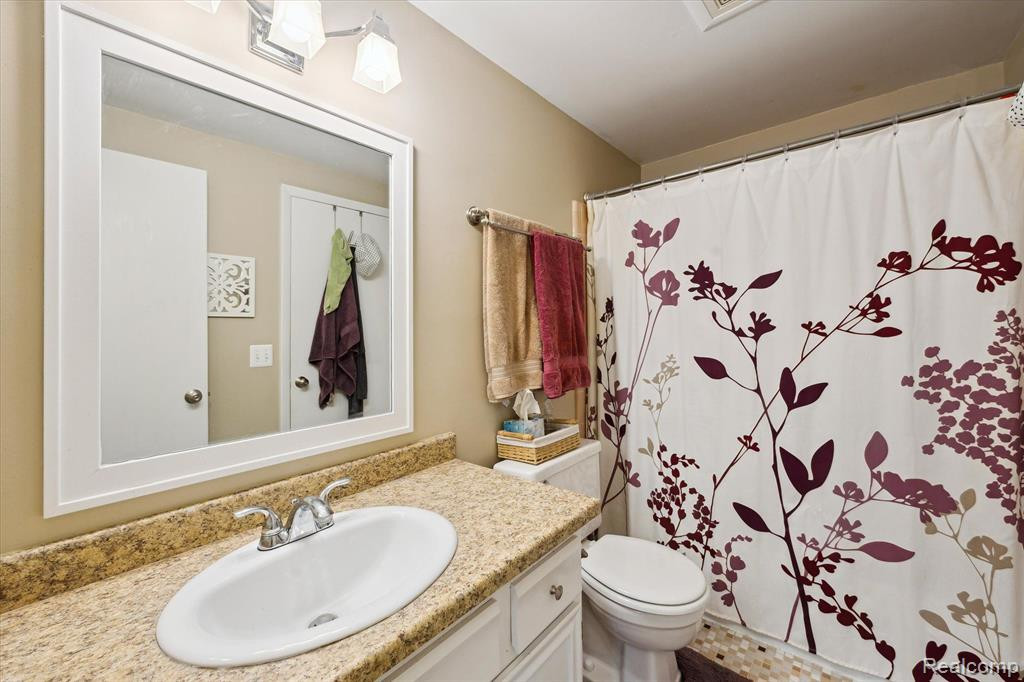 21380 E GLEN HAVEN Circle, 243, Northville, MI 48167 — Photo 18