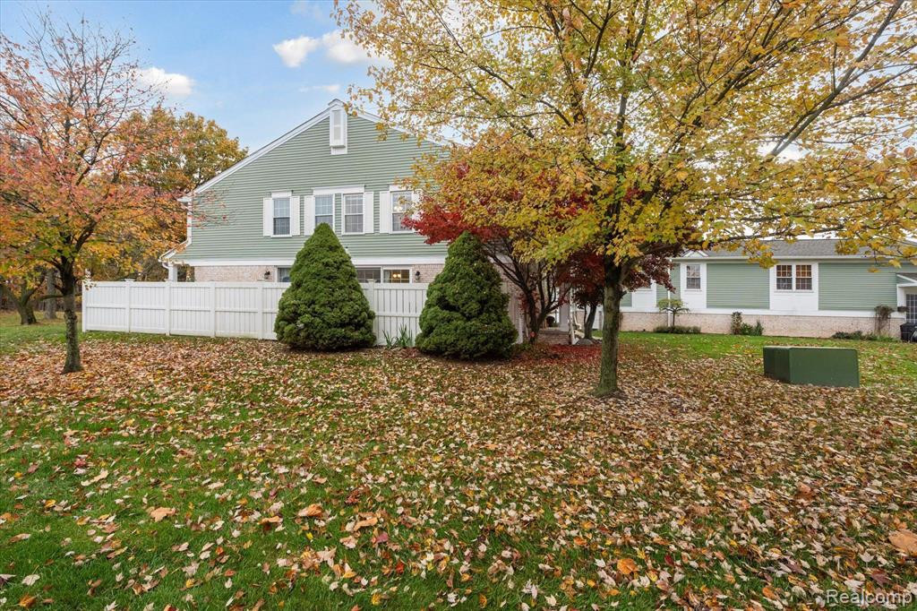 21380 E GLEN HAVEN Circle, 243, Northville, MI 48167 — Photo 31