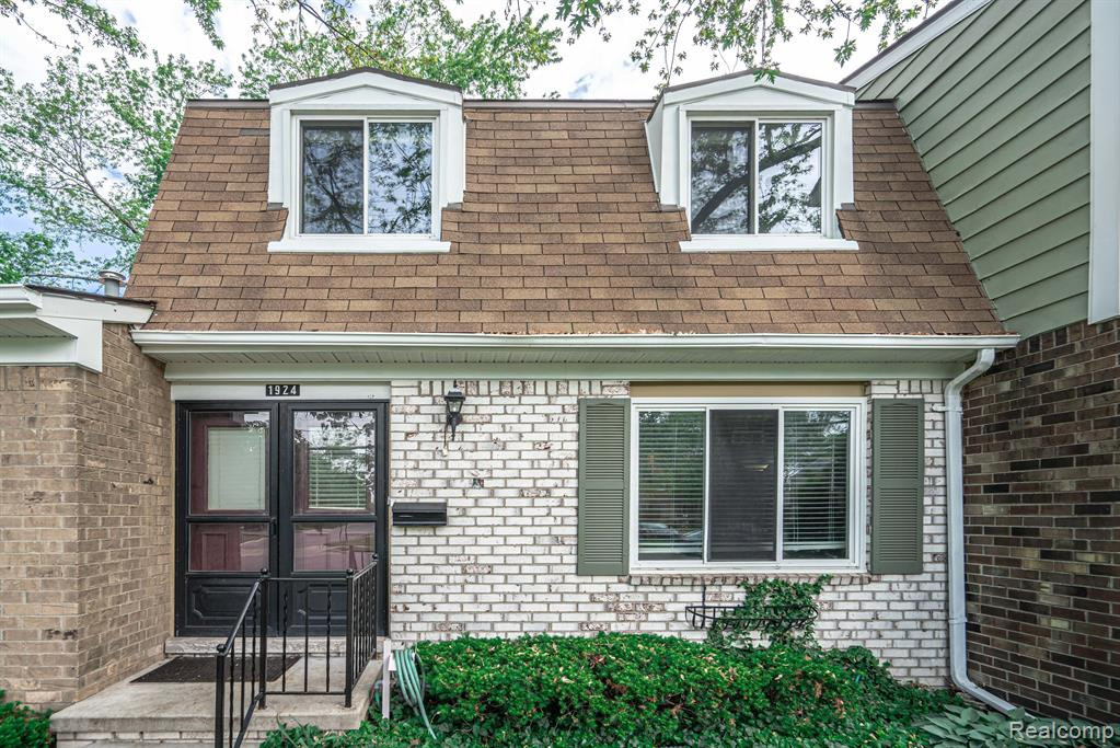 1924 TORQUAY Avenue, Royal Oak, MI 48073 — Photo 2