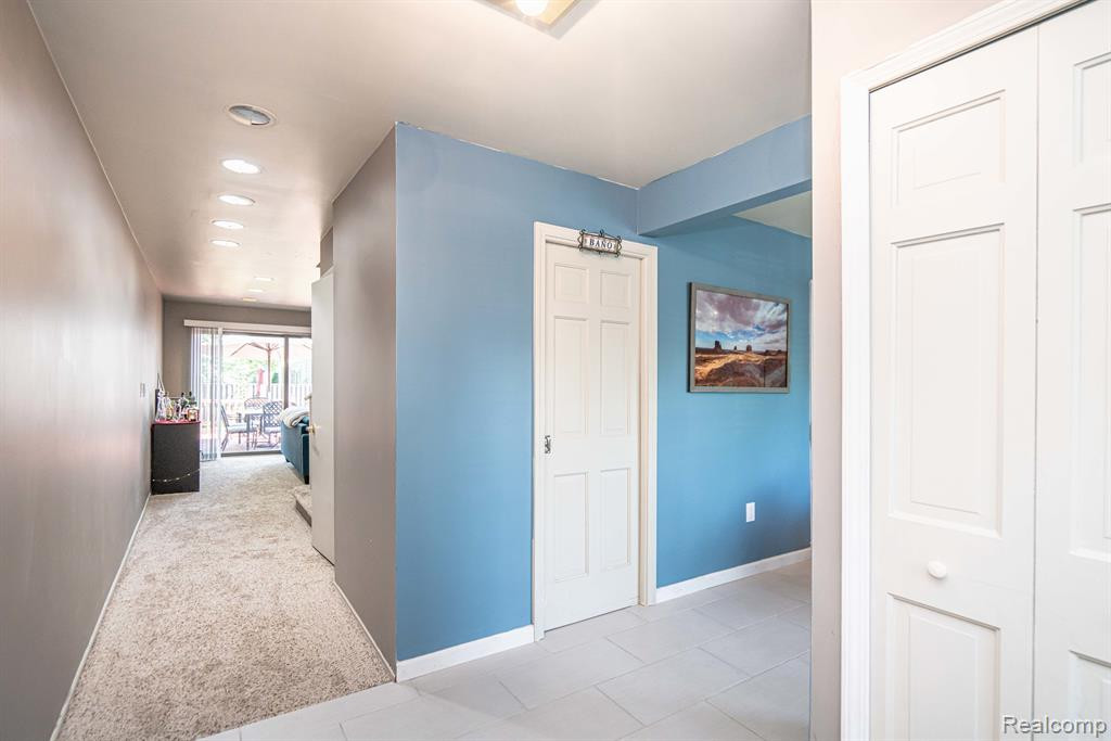 1924 TORQUAY Avenue, Royal Oak, MI 48073 — Photo 10