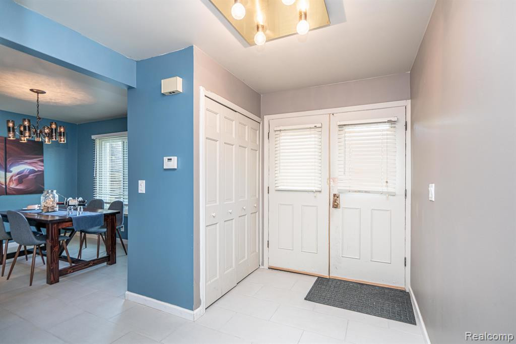 1924 TORQUAY Avenue, Royal Oak, MI 48073 — Photo 11