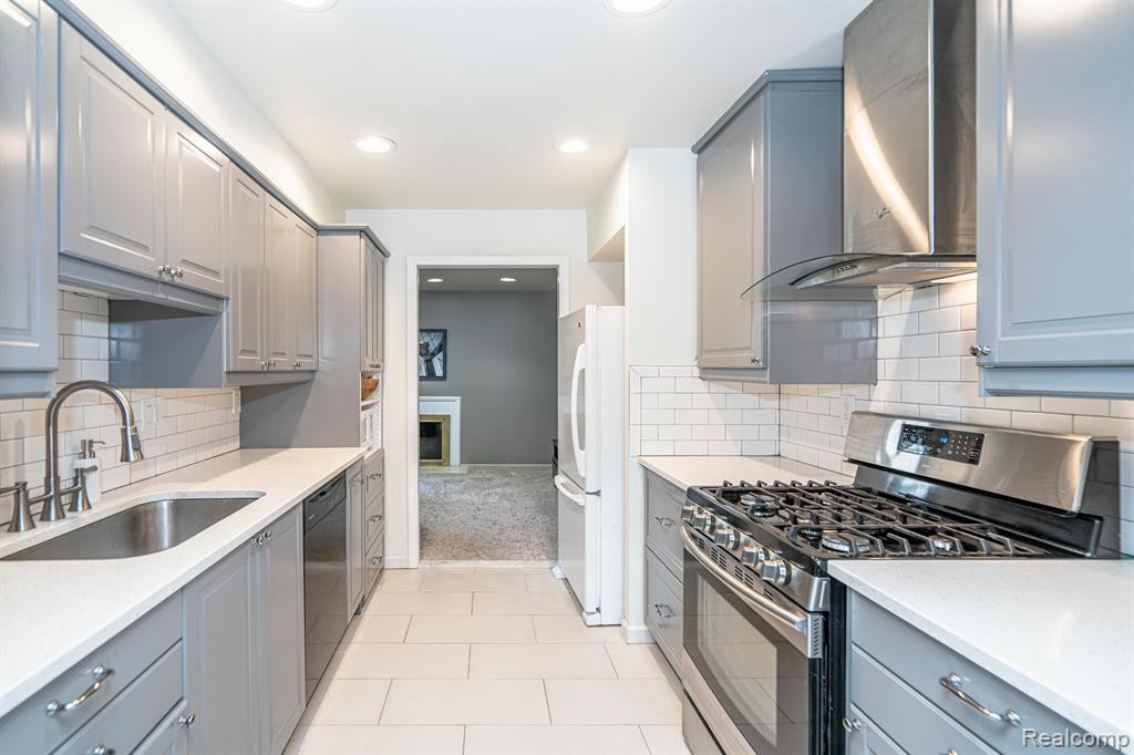 1924 TORQUAY Avenue, Royal Oak, MI 48073 — Photo 16