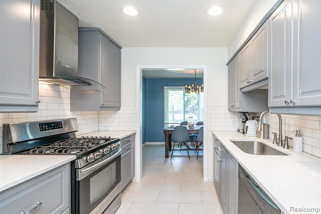 1924 TORQUAY Avenue, Royal Oak, MI 48073 — Photo 17