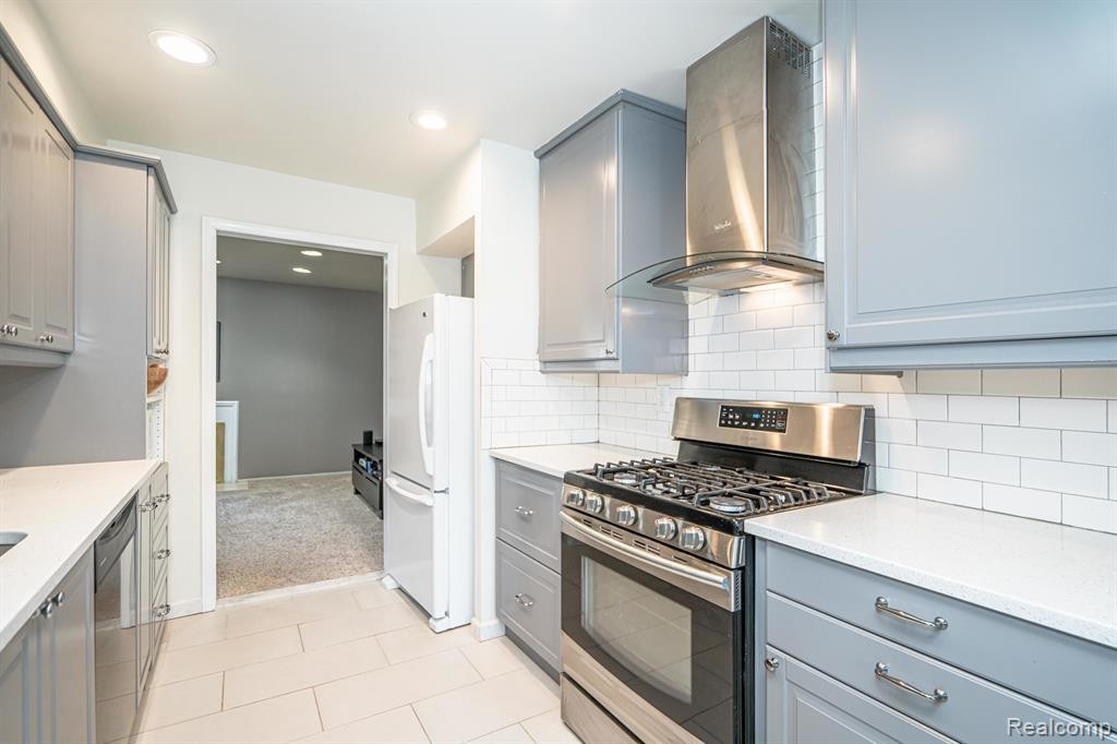 1924 TORQUAY Avenue, Royal Oak, MI 48073 — Photo 19
