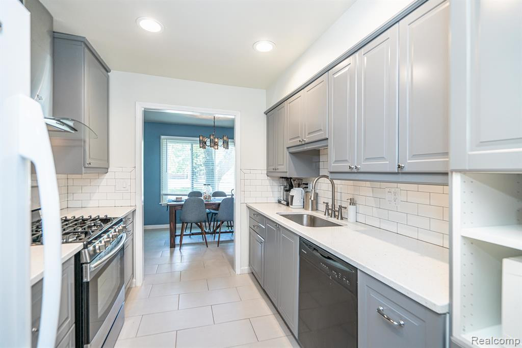 1924 TORQUAY Avenue, Royal Oak, MI 48073 — Photo 20
