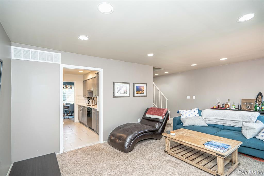 1924 TORQUAY Avenue, Royal Oak, MI 48073 — Photo 23