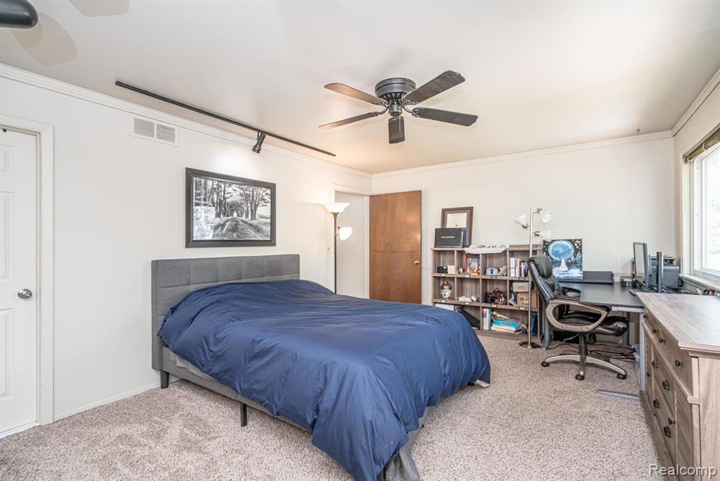 1924 TORQUAY Avenue, Royal Oak, MI 48073 — Photo 34