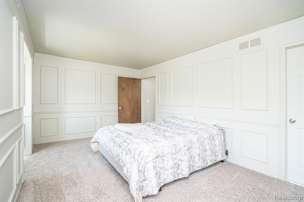1924 TORQUAY Avenue, Royal Oak, MI 48073 — Photo 41