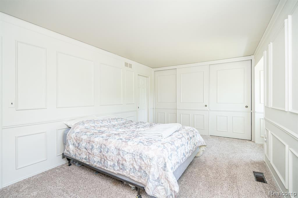 1924 TORQUAY Avenue, Royal Oak, MI 48073 — Photo 42