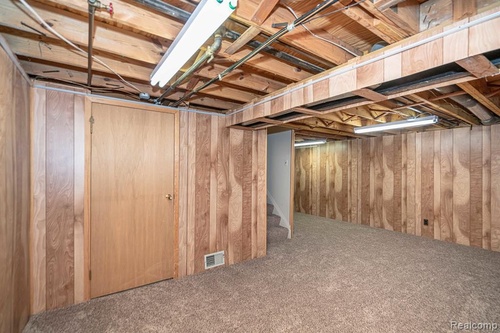 1924 TORQUAY Avenue, Royal Oak, MI 48073 — Photo 45