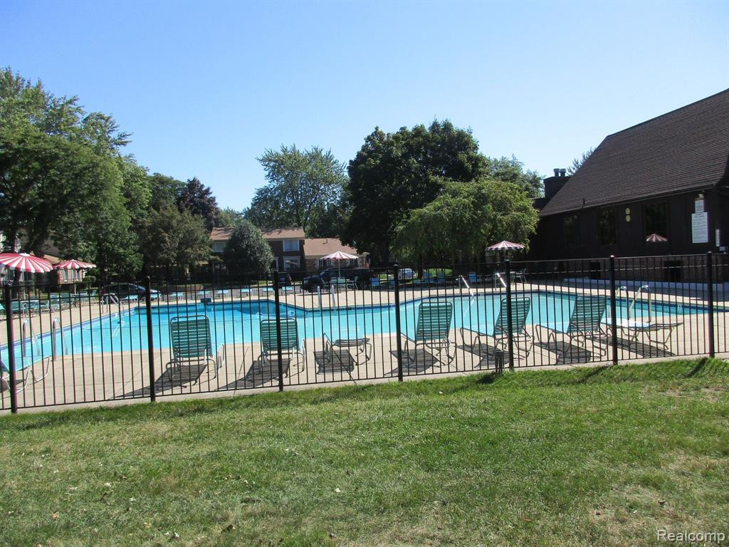1924 TORQUAY Avenue, Royal Oak, MI 48073 — Photo 56