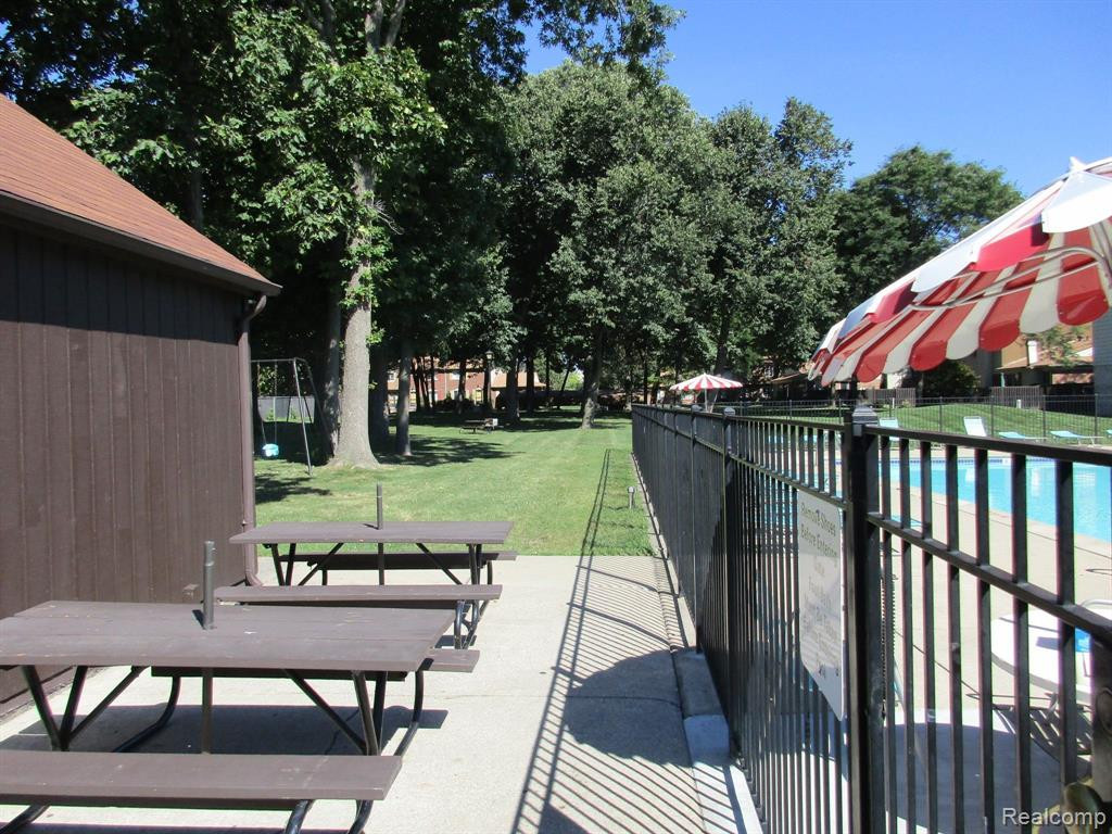 1924 TORQUAY Avenue, Royal Oak, MI 48073 — Photo 58