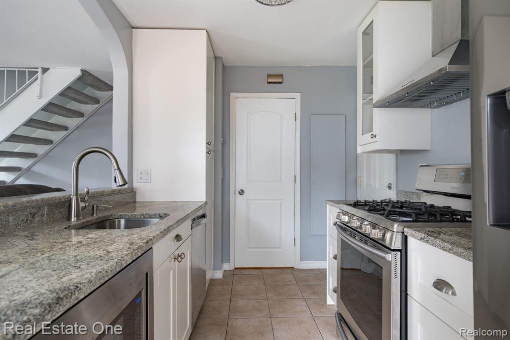 23675 STONEHENGE Boulevard, Novi, MI — Photo 8