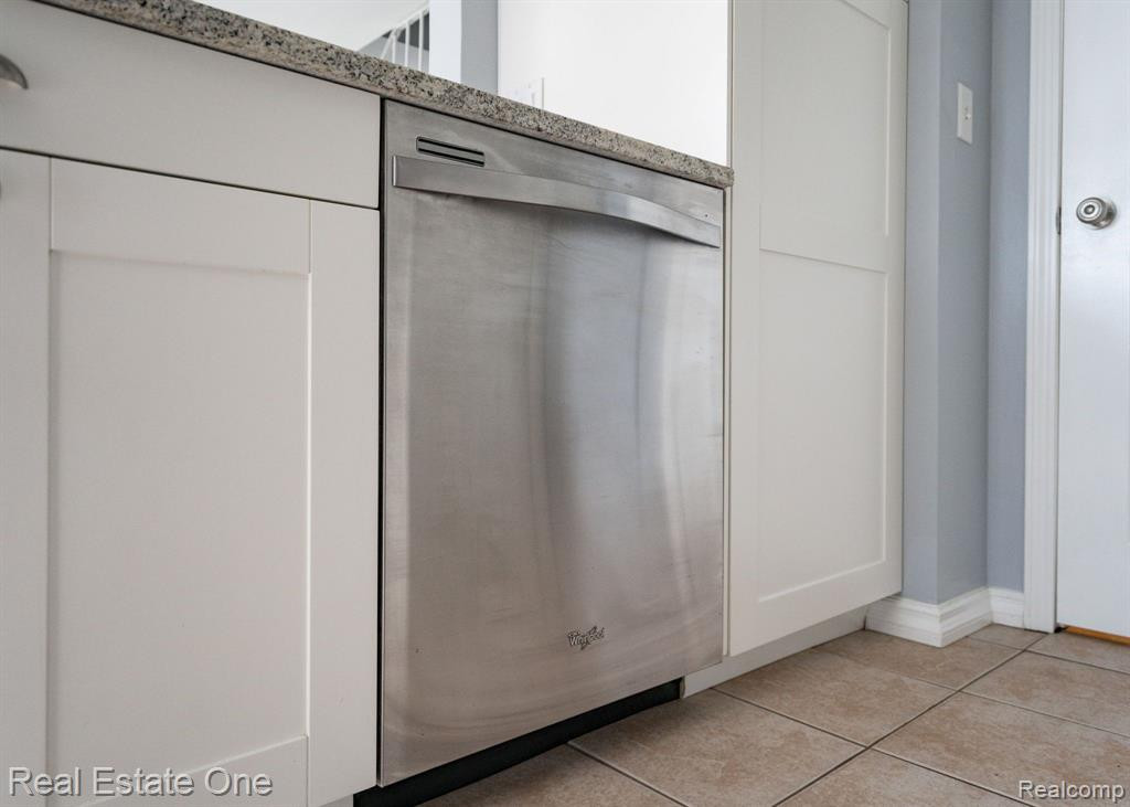 23675 STONEHENGE Boulevard, Novi, MI — Photo 12
